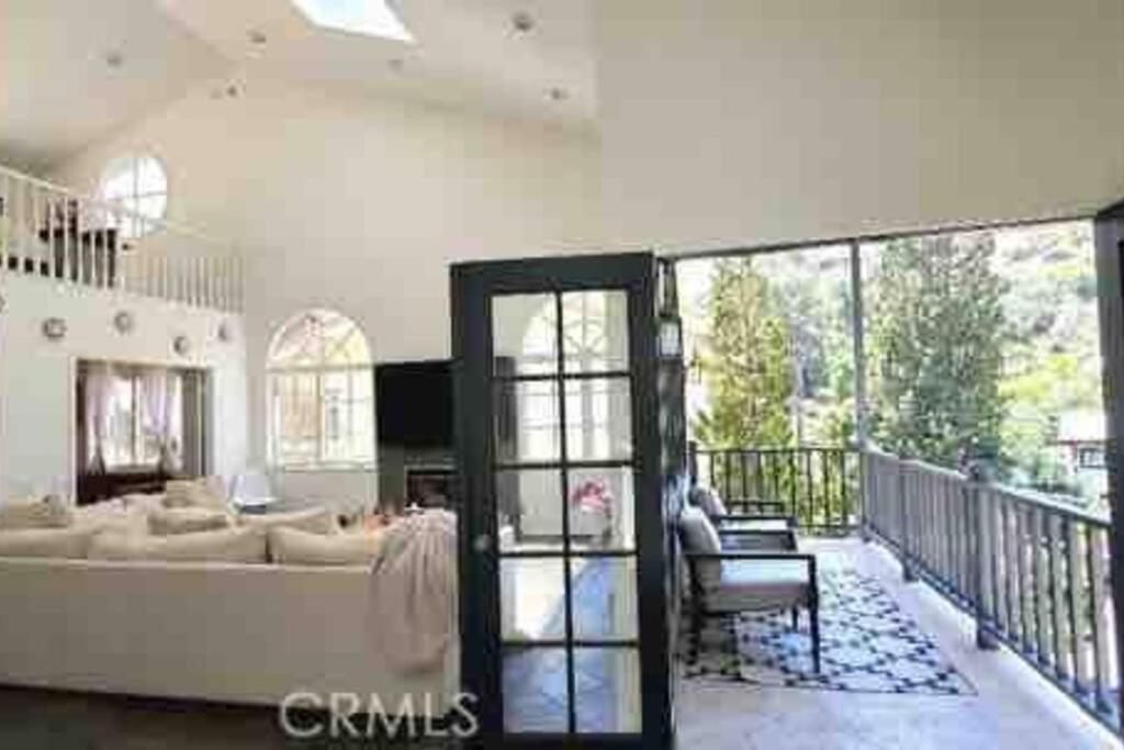 Stunning Mediterranean Mansion In Laurel Canyon Los Angeles Bagian luar foto