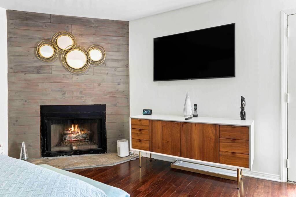 Stunning Mediterranean Mansion In Laurel Canyon Los Angeles Bagian luar foto