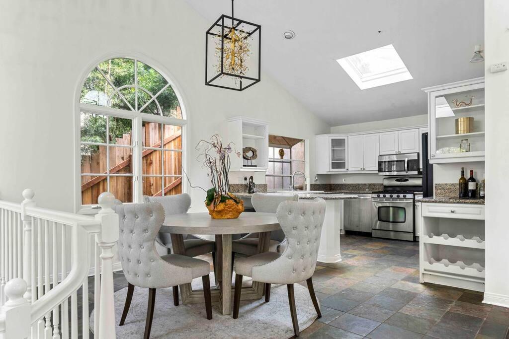 Stunning Mediterranean Mansion In Laurel Canyon Los Angeles Bagian luar foto